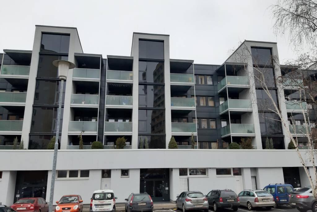 Prague Apartment In Most Near Golf Club, Aqua-Hipo-Autodrom In Most Exteriör bild